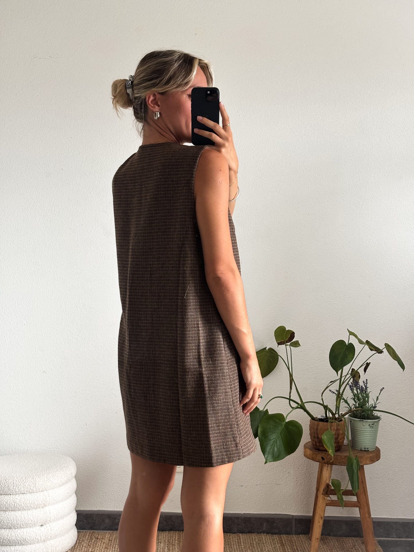 ROBE NELL