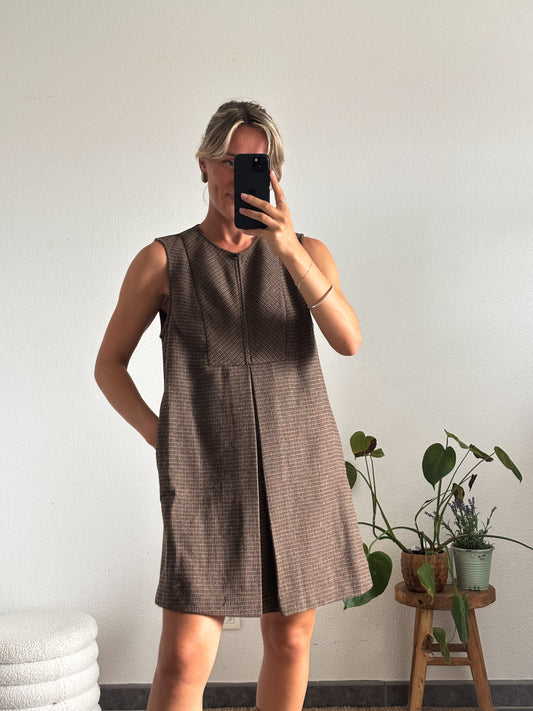 ROBE NELL